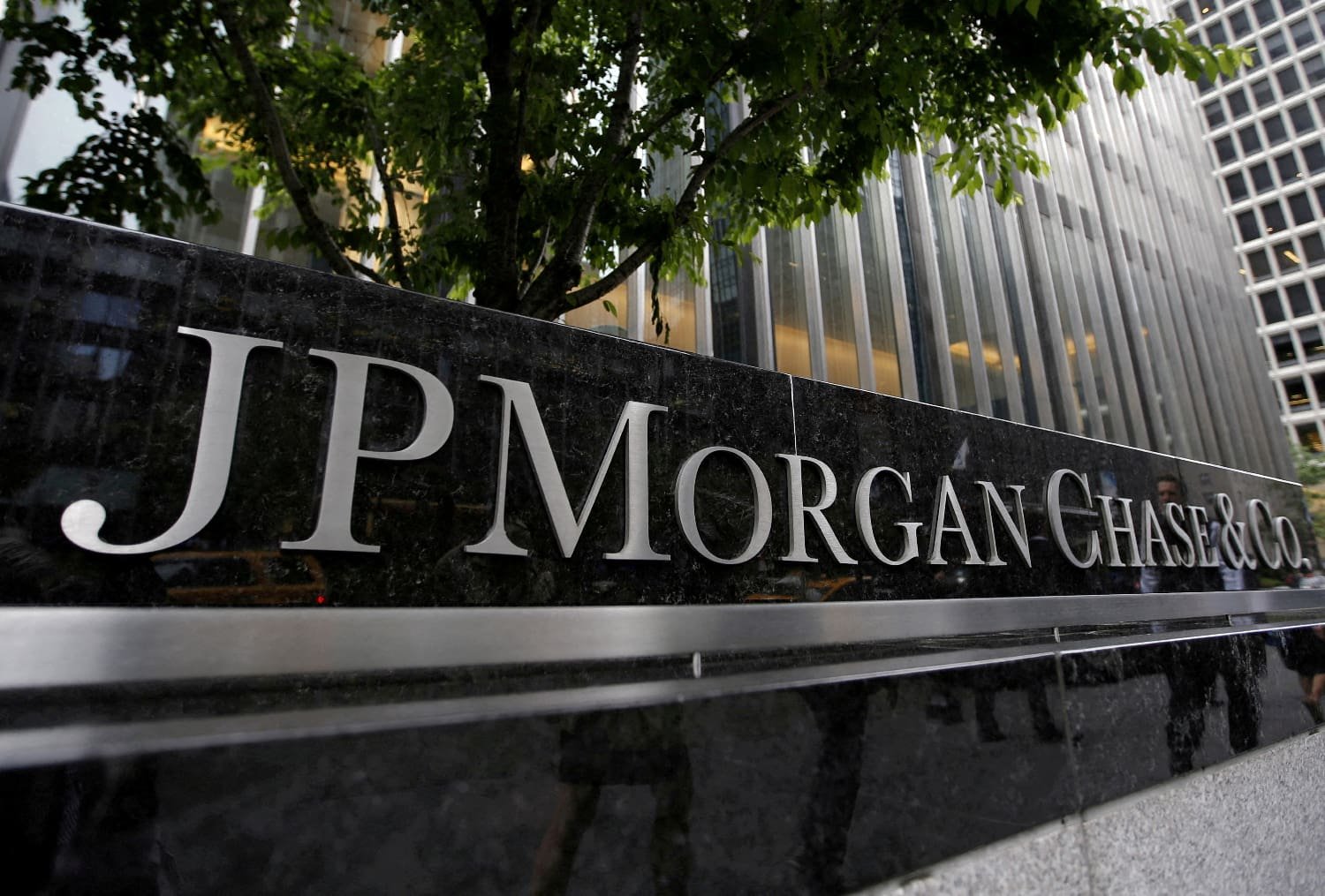 JP Morgan's CEO believes all cryptocurrencies are Ponzi schemes.