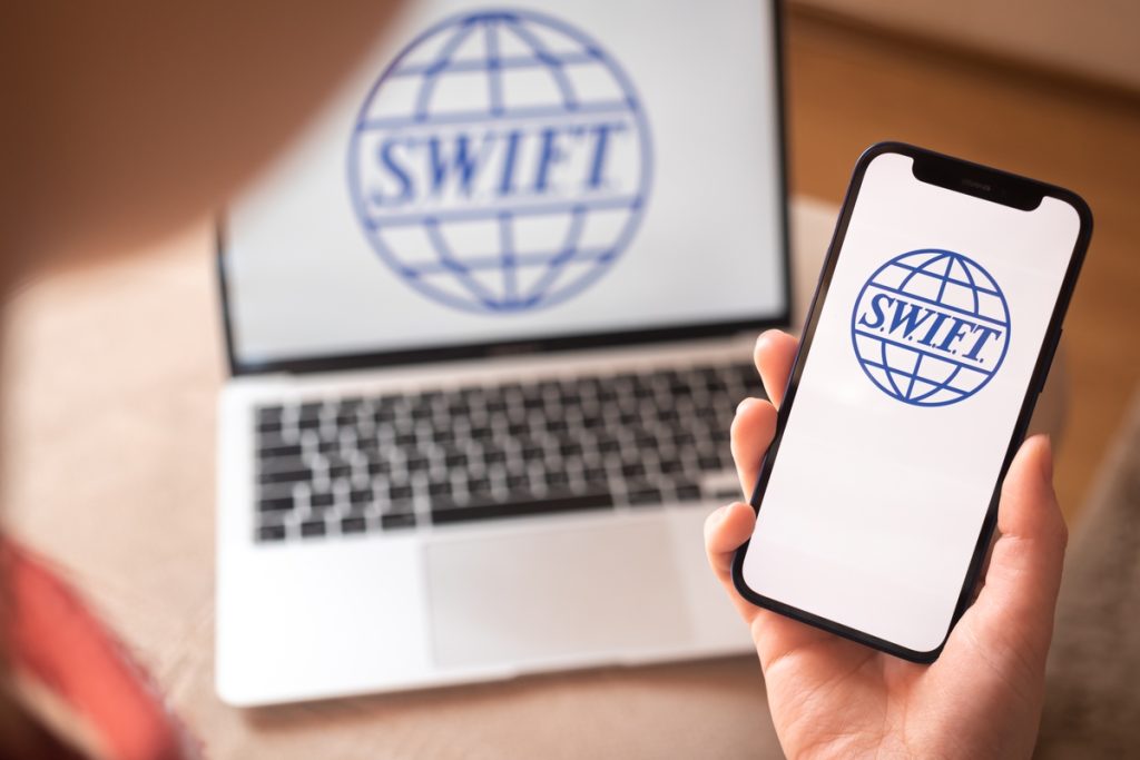 Chainlink, Swift partners to work on blockchain payment solution