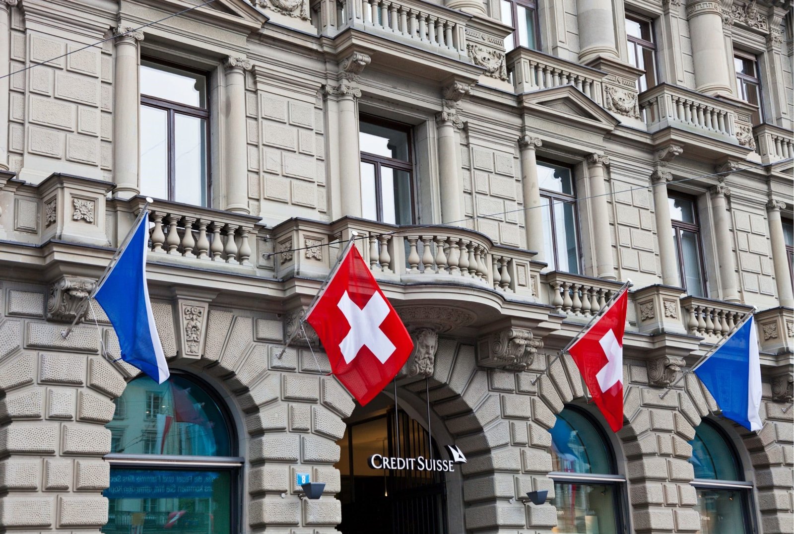 Lending giant Credit Suisse is facing Lehman Brothers-like financial crisis. The share price of Credit Suisse has fallen in recent months.