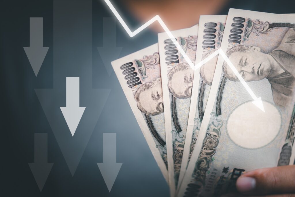 Japanese Yen falls against the US dollar