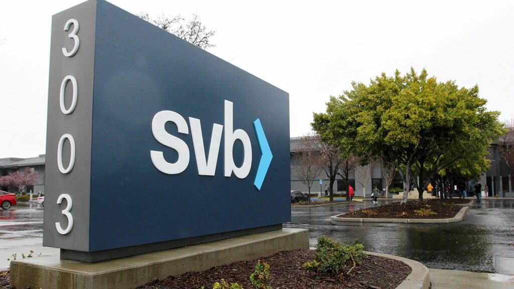 silicon valley bank selling its shares, Apollo Global among potential buyers of Silicon Valley Bank shares as contagion spreads.