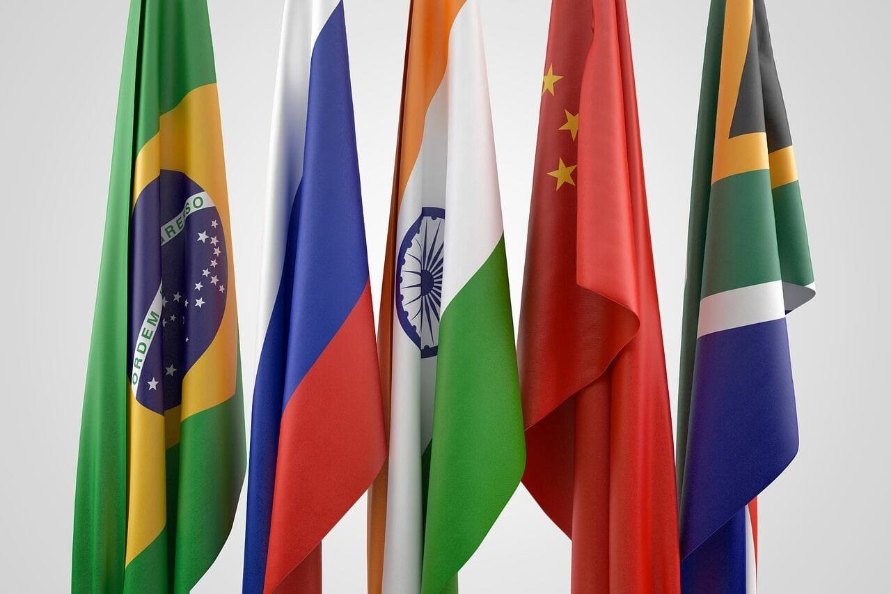 In a huge blow to United States and the US Dollar, the New Development Bank (NDB) of BRICS nations will offer loans in the local currencies of member states.