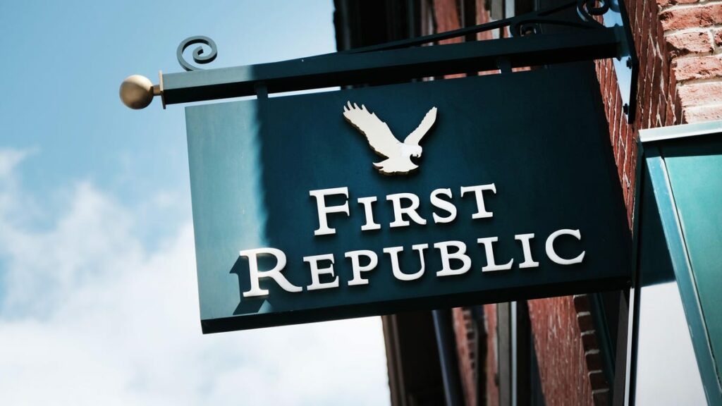 First Republic bank, JPMorgan Chase Acquires Battered First Republic Bank