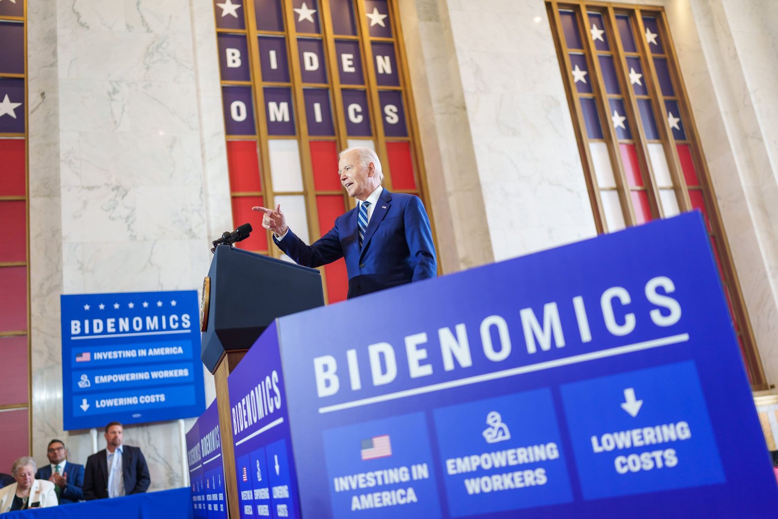 US President Joe Biden is turning into a Bitcoin (BTC) maximalist. He released a coffee mug promotion video featuring him with red laser eyes.