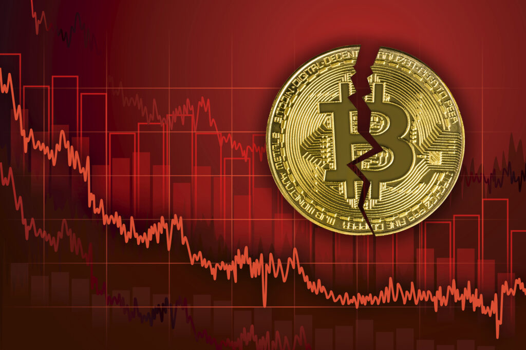 Warning! Bitcoin Technical Pattern Preceding Major Price Declines Returns as BTC Hangs Near $25K