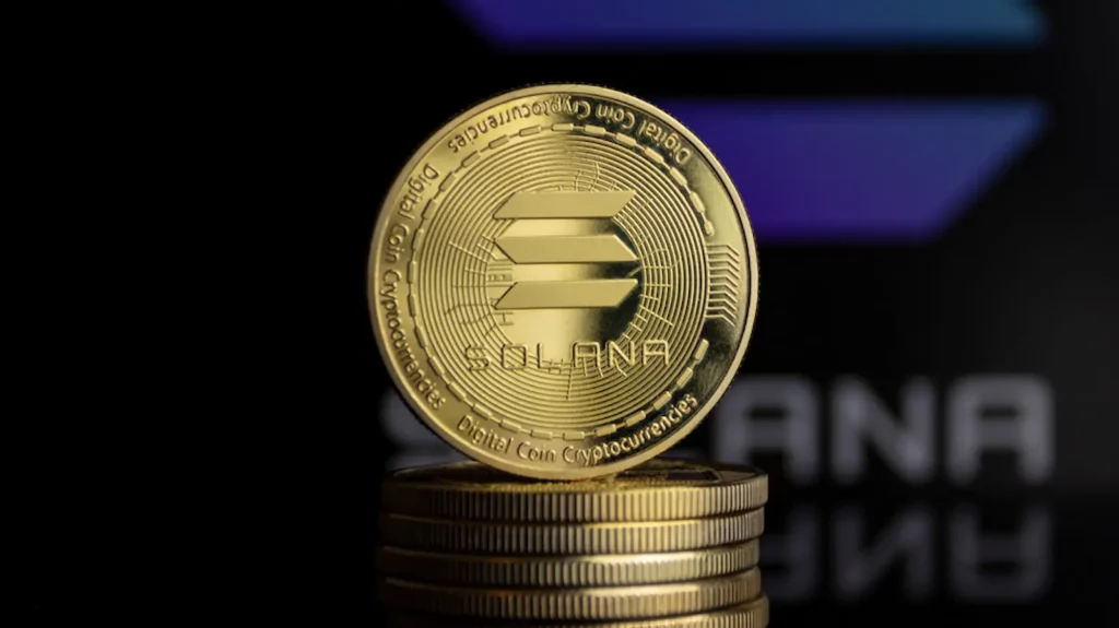 Analyst Warns of Potential Decline for Solana (SOL); Investors Pivot to Dogecoin (DOGE) and InQubeta (QUBE)