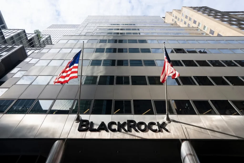 BlackRock's ETF Holding Hits 250,000 BTC; EOS Competitor Witnesses 100% Profitability